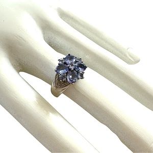 Stunning tanzanite flower 925 silver ring 🪻
